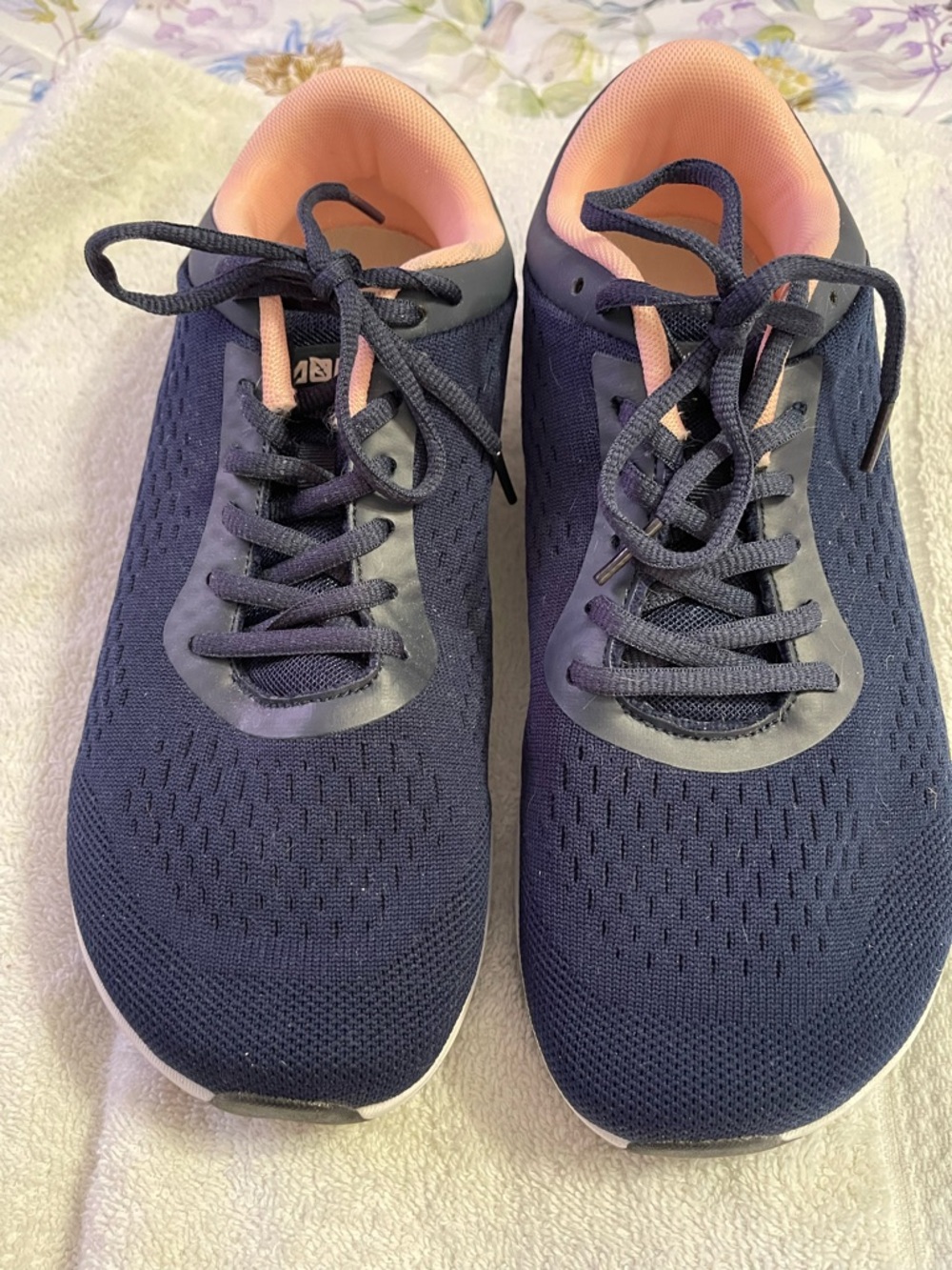Women’s Broyon Navy/ Pink Lace Up Wide Toebox Sneakers. Size 11 Wide.New! - Picture 3 of 10